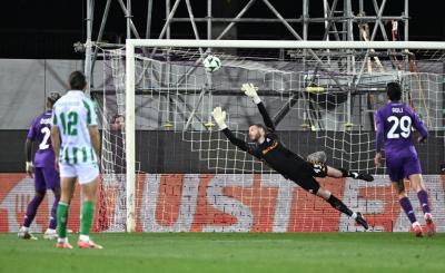 Imagen del golazo de Antony en el Fiorentina-Betis (Foto: EFE).