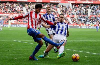 Akram Afif, durante el Sporting-Alavés de la 16/17 (Foto: Rodrigo Medina).