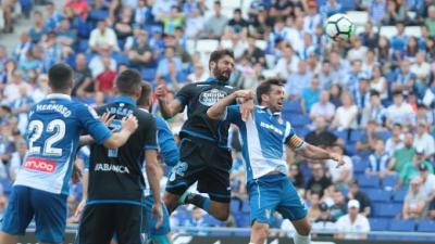 Borges va al remate en Cornellà (Foto: LaLiga).