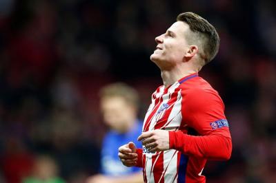 Gameiro celebra el gol colchonero.