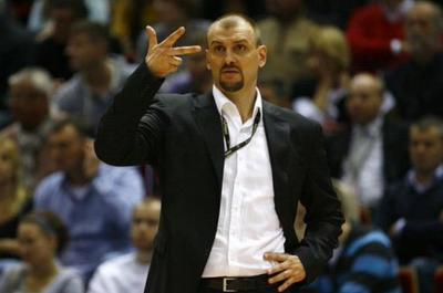Zan Tabak, entrenador del Real Betis Energía Plus.