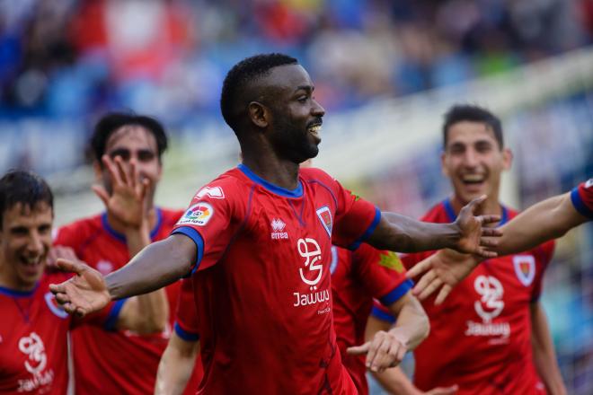 Diamanka celebra el gol de la victoria del CD Numancia en La Romareda (Foto: Daniel Marzo).