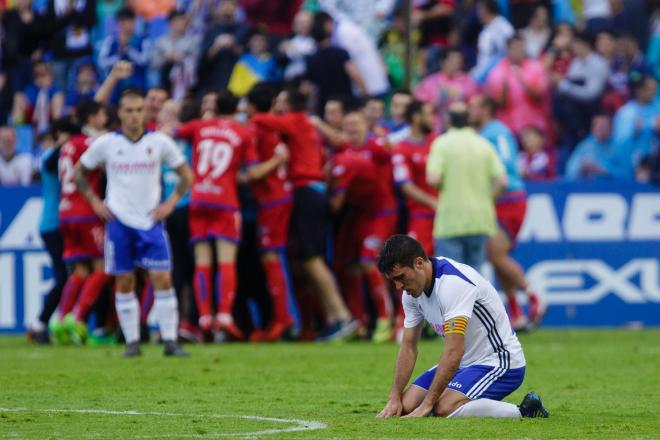 Zapater, desolado tras la derrota ante el CD Numancia (Foto: Daniel Marzo).