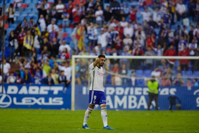 Borja Iglesias, inconsolable tras la derrota ante el CD Numancia (Foto: Daniel Marzo).