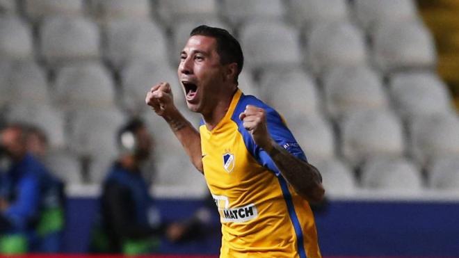 Roberto Lago con el Apoel Nicosia.