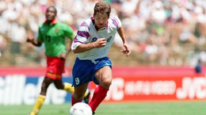 Oleg Salenko el día que marcó cinco goles a Camerún.
