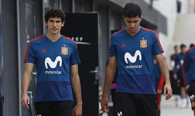 Jesús Vallejo y Rodri Hernández, durante la concentración con la selección española.