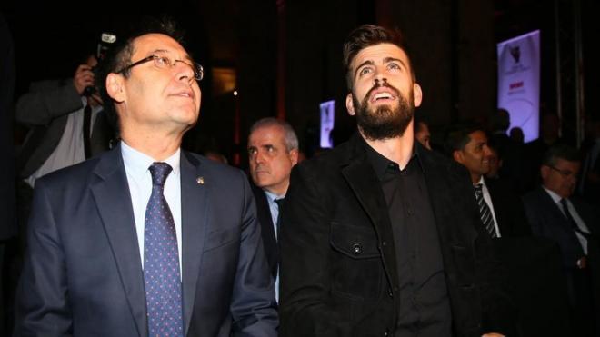 Bartomeu y Piqué, durante un acto público con el FC Barcelona.