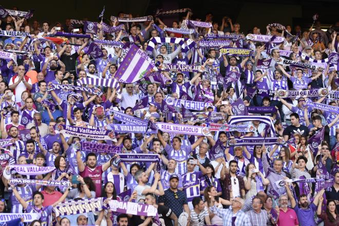 La afición del Real Valladolid, eufórica, durante el partido (Foto: Andrés Domingo)