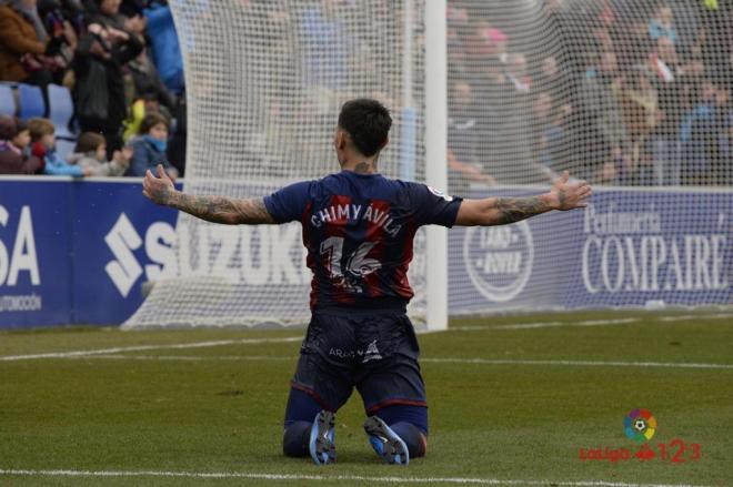 Chimy Ávila celebra un gol en un partido con el Huesca en Segunda (Foto: LaLiga).