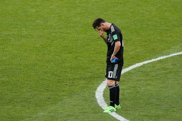Leo Messi se lamenta después del empate de Argentina ante Islandia en el partido del Grupo D del Mundial de Rusia 2018.
