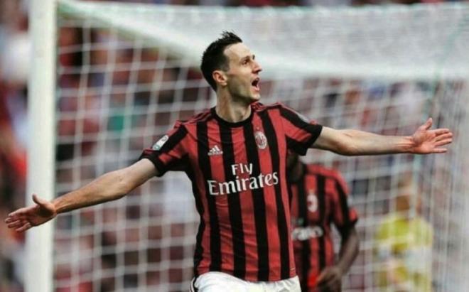 Kalinic celebra un gol con el Milan.