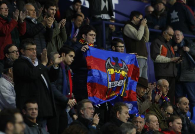 Aficionados del Levante UD en el Ciutat.