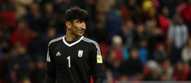 Alireza Beiranvand, en un partido con Irán.