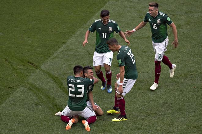 El Chucky Lozano celebra su gol ante Alemania con sus compañeros de la selección mexicana en el Mundial de Rusia 2018.
