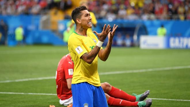 Firminio se lamenta por una ocasión fallada durante el Brasil-Suiza.