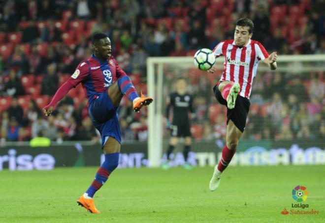 Jefferson Lerma en el partido entre el Levante UD y el Athletic Club.