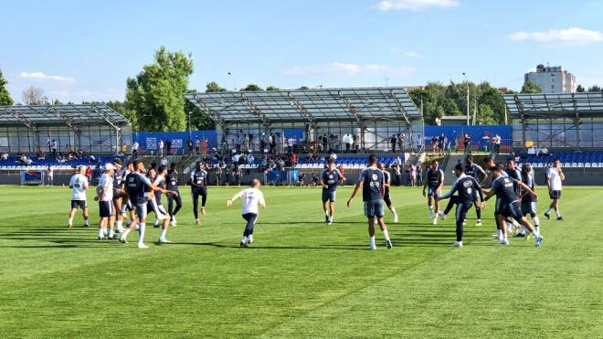 Los jugadores de Francia durante el entrenamiento de este lunes 18 de junio.