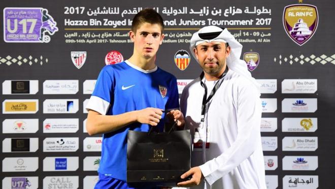 Oihan Sancet fue nombrado mejor jugador del torneo juvenil de Abu Dhabi 2017 (Foto: Al Ain).