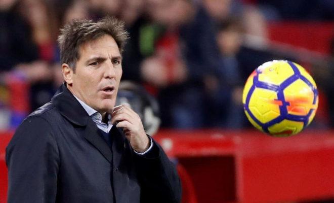 El argentino Eduardo Berizzo dirigiendo al Sevilla.