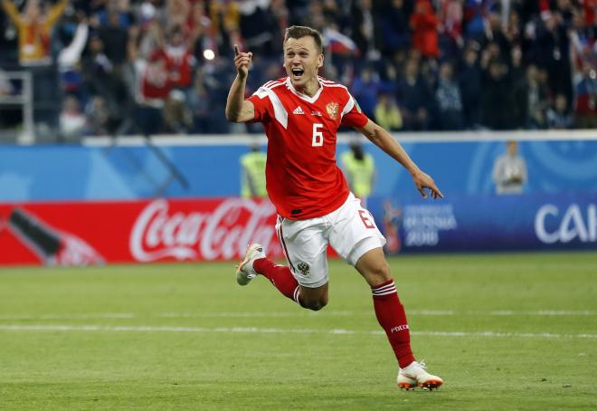Denis Cheryshev celebra su gol en el partido de Rusia ante Egipto en el Mundial de Rusia 2018.