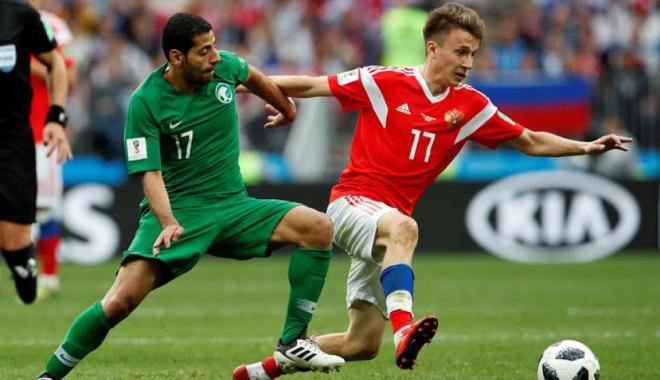 Aleksandr Golovin, en una acción del partido contra Arabia Saudi.