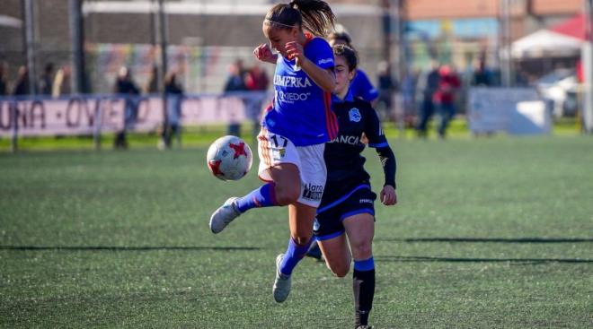 Laurina, jugador del Real Oviedo Femenino, durante un encuentro.