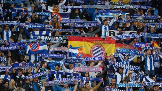 Los aficionados del Espanyol, durante un partido.