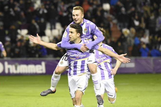 Ontiveros, celebra un gol con el Valladolid.