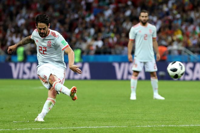 Isco golpea la pelota en el partido de la selección española ante Irán en el Mundial de Rusia.
