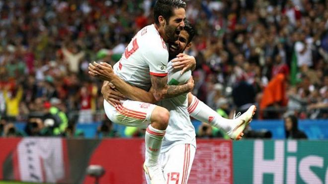 Diego Costa e Isco celebran el gol de España.
