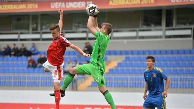 Lunin en un encuentro con la Sub17 de Ucrania. (Foto: UEFA)