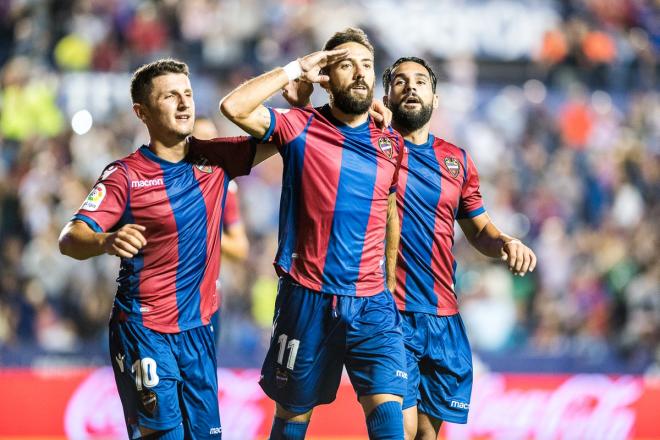 Morales celebra un gol con el Levante