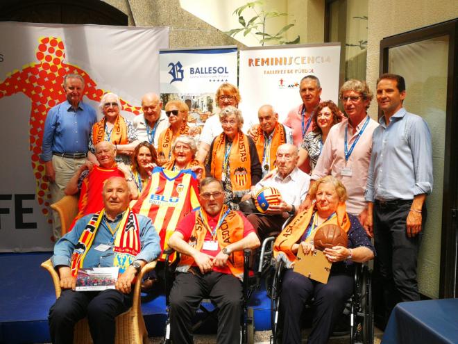 Participantes de los Talleres de Reminiscencia de la Asociación de Futbolistas del Valencia CF
