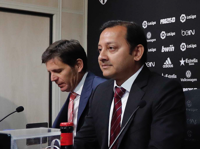 Anil Murthy y Mateo Alemany, juntos en la sala de prensa de Mestalla. (Foto: David González)