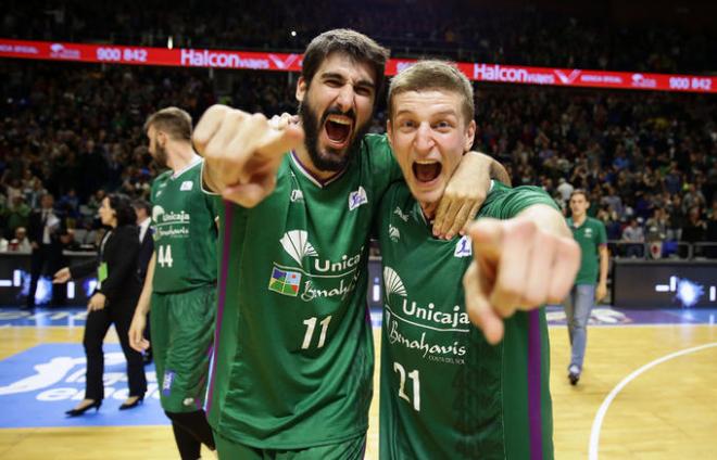 Dani Díez y Adam Waczyński, celebrando un triunfo.