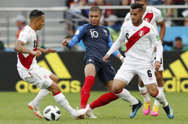 Kylian Mbappé, en un lance del juego del partido Francia-Perú.