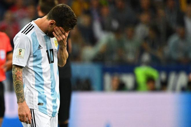 Leo Messi se lamenta por la derrota frente a Croacia.