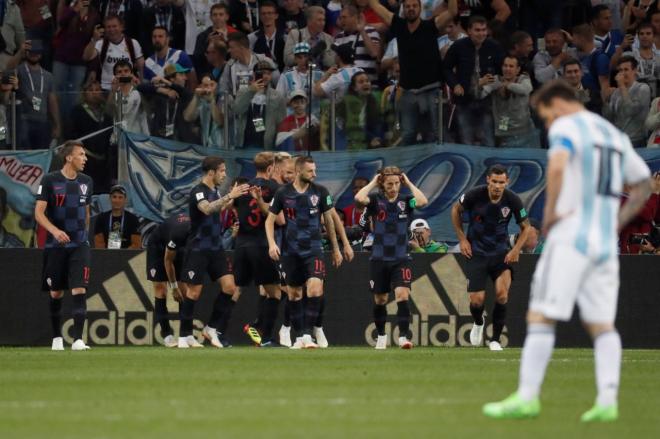 Modric celebra con sus compañeros el gol en el Argentina-Croacia de la fase de grupos del Mundial de Rusia.
