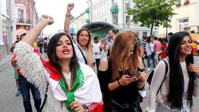 Las mujeres iraníes vuelven a entrar en un campo de fútbol después de 39 años.
