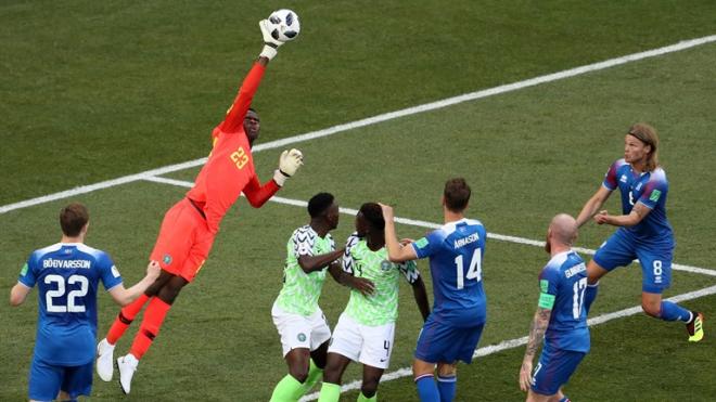 Francis Uzoho, guardameta del Deportivo, dejó la portería a cero en el Nigeria-Islandia (Foto: FIFA.com).