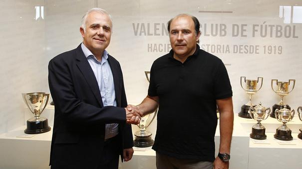 Salvador Belda, presidente del Valencia CF Femenino, y Rafael Gimeno, presidente del CF Cracks.