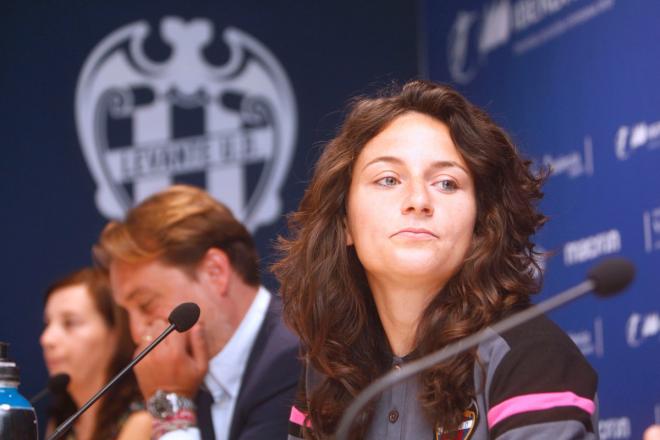 Ivana Andrés, en su presentación como fichaje del Levante UD Femenino.