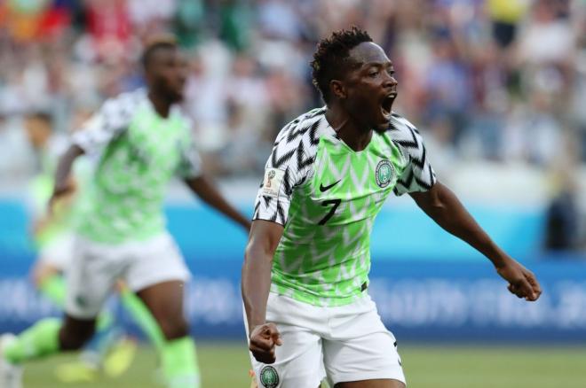 Musa celebra uno de sus goles en el Nigeria-Islandia del Mundial de Rusia.
