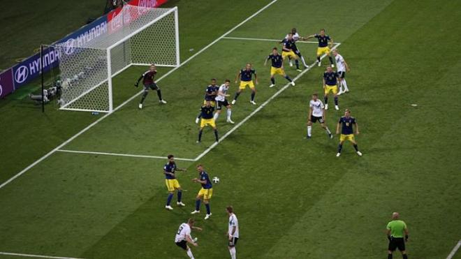 Falta del gol de Kroos frente a Suecia.