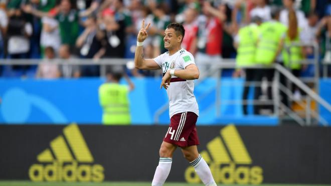 Chicharito celebra su gol con México en el último Mundial de Rusia.