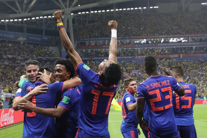 Los jugadores de Colombia celebran un gol frente a Polonia.