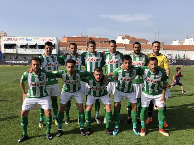 XI del Atlético Sanluqueño ante el Yeclano, con Güiza como titular (Foto: Atlético Sanluqueño)