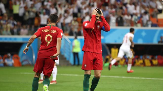 Cristiano Ronaldo falla el penalti ante Irán.