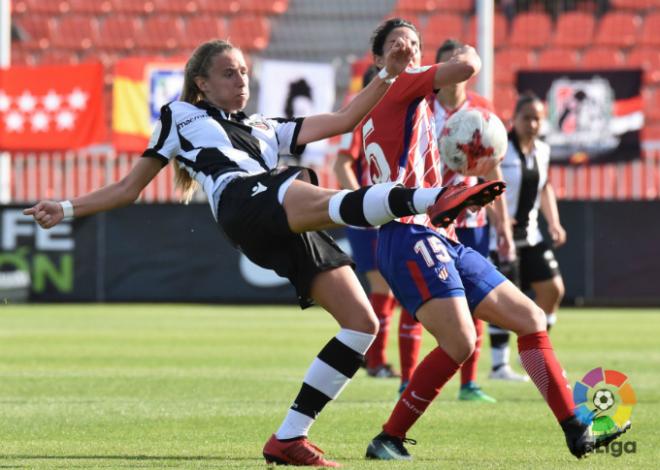 Maitane del Levante UD Femenino contra el Atlético de Madrid (LaLiga Santander).